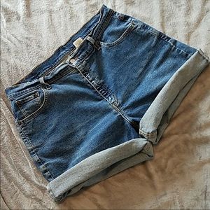 High waisted Levi shorts